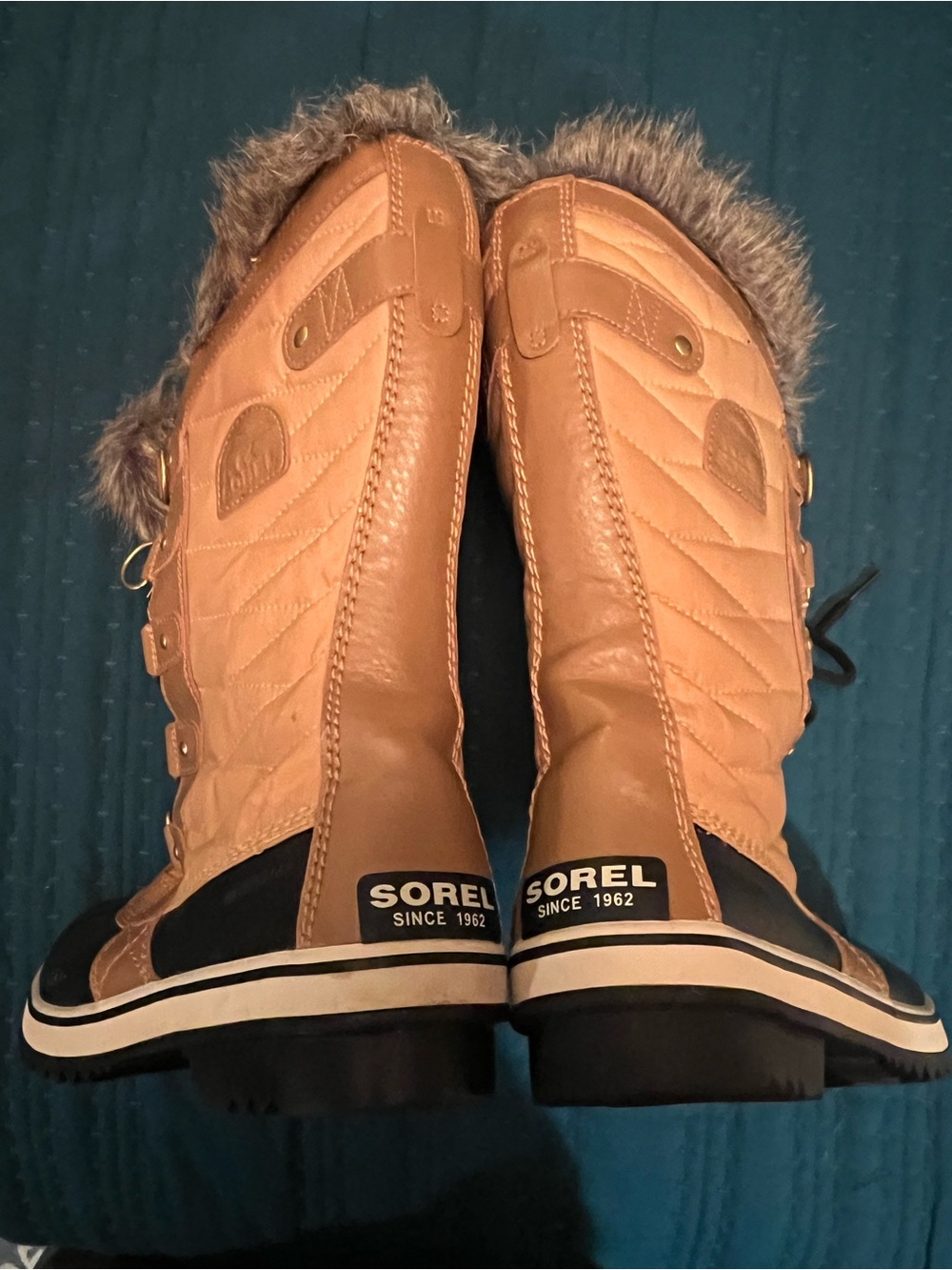 Sorel Tofino II Tan and Black Quilted Faux Fur Winter Lace-Up Boots - Picture 6 of 8